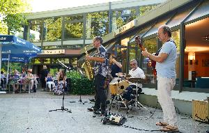 JAZZhochDREI
